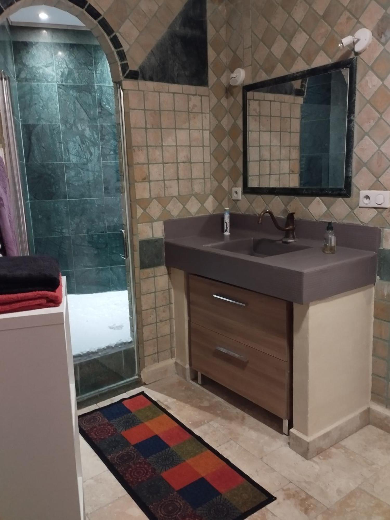 Tres Bel Appartement Cosy Et Chaleureux A Nîmes Eksteriør bilde