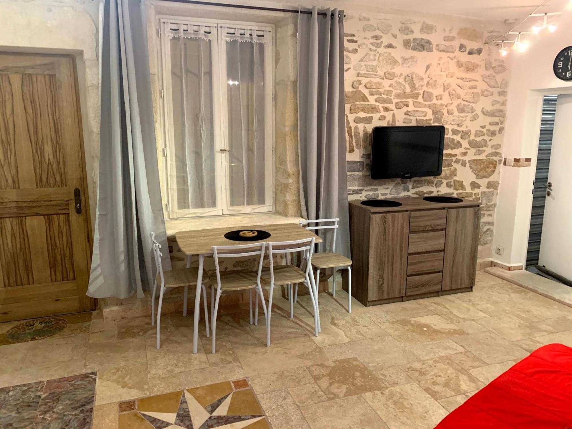 Tres Bel Appartement Cosy Et Chaleureux A Nîmes Eksteriør bilde